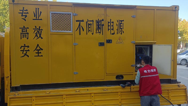 永清柴油发电机组和UPS电源配合使用时，如何避免切换过程中的电力中断？